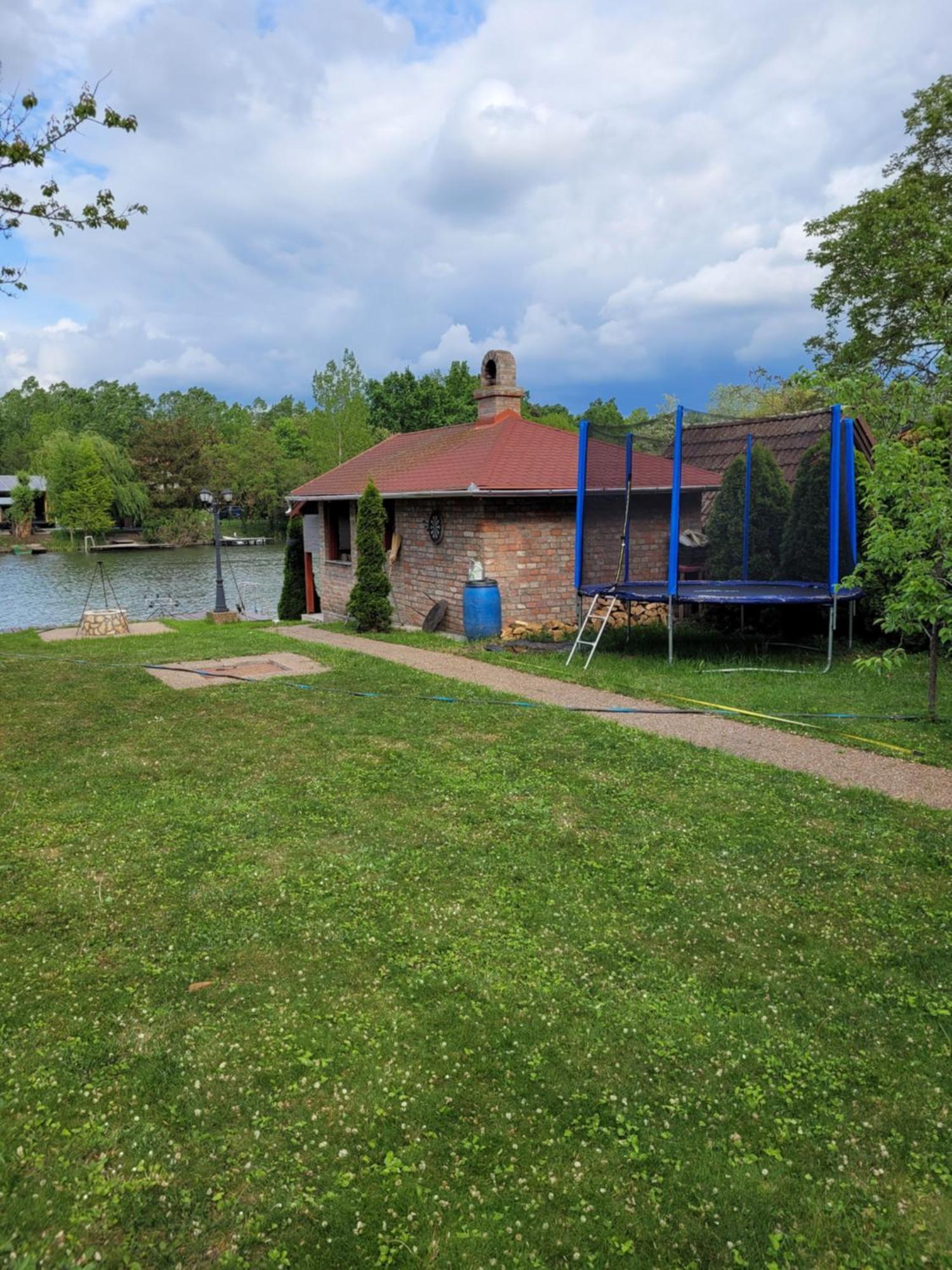 Beni Nyaralo Apartment Bekesszentandras Luaran gambar